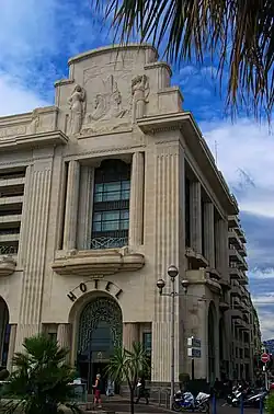 Entrée de l'hôtel.