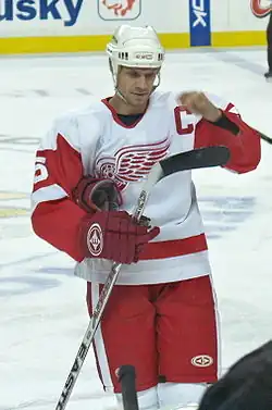 Photo de Nicklas Lidström portant le C de capitaine des Red Wings de Détroit.