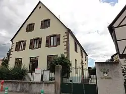 Ancienne chapelle Sainte-Barbe-et-Saint-Laurent (XVIIIe&nbsp;siècle), aujourd'hui école.