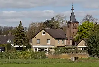 Niftrik, tour de l'eglise dans le village
