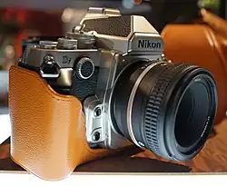 Description de l'image Nikon Df (silver-black).jpg.