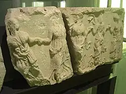 Nymphes sur une frise d'un hiéron 125-75 av JC.