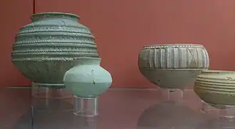 Poteries à décor incisé.