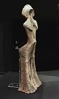 Dogū dit « Déesse Jōmon », H. 45 cm, site de Nishinomae, Funagata. Vers 2500. Yamagata Prefectural Museum.