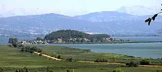 L'île de Ioánnina depuis le nord-est.