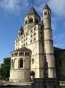 Collégiale Sainte-Gertrude de Nivelles avec abside ouest, XIIe siècle.