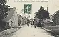 La route de La Dominelais au début du XXe siècle (carte postale).