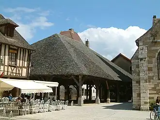 Halles du XIVe&nbsp;siècle.