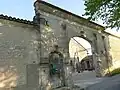 Portail de ferme XIXe&nbsp;siècle, au bourg