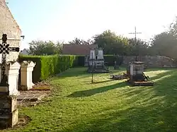 Le cimetière.