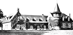 Le château du Rongouët vers 1920 (avant sa destruction pendant la Seconde Guerre mondiale).