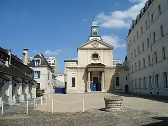 No&nbsp;35 : la chapelle Notre-Dame-de-la-Paix avec le cimetière à gauche.