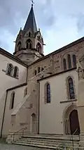 La tour-clocher octogonale érigée sur la coupole du transept.
