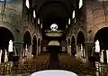 Nef: vue vers l'orgue et l'entrée principale