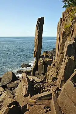 Le Balancing Rock.