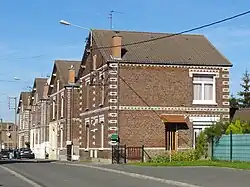 Habitations groupées par deux.