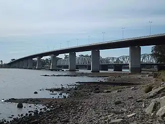 Le nouveau pont sur le fleuve Santa Lucía