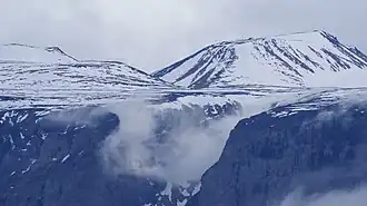 Couloir gouffre au-dessus de la rive nord-est. Vu d'Uummannaq.
