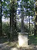 La croix des vendéens (1962), élevée par l'association du souvenir vendéen, en mémoire des Vendéens partisans de Charette morts après y avoir trouvé refuge.