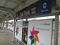 Panneau de la station avec indication d'une sortie