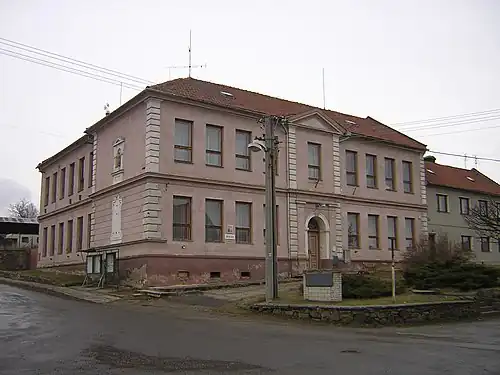 Ptení : la mairie.