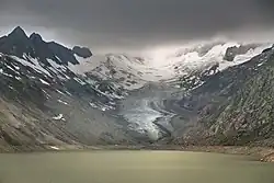 Le glacier de l'Oberaar vu depuis Oberaar dans le canton de Berne en Suisse.