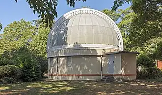 Coupole du télescope de 83 cm.