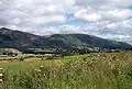 Les monts Ochil vus du sud-ouest de Tillicoultry ; au premier plan, de gauche à droite, Wood Hill (525&nbsp;m) et Elistoun Hill (497&nbsp;m).