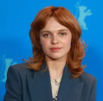 Odessa Young interprète Frannie Goldsmith