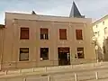 Office de Tourisme à Castres entre le théâtre et l'ancien évêché abritant le Musée Goya.