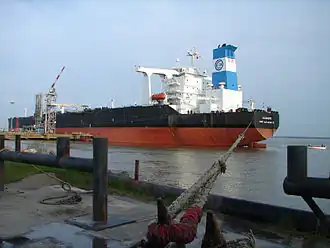 Pétrolier amarré au terminal de Donges