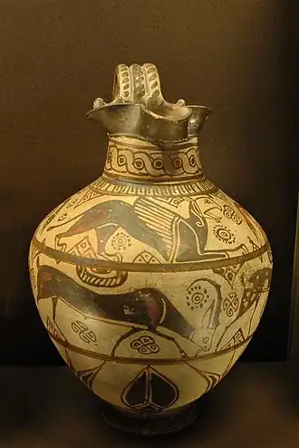 Œnochoé à bec tréflé du style des chèvres sauvages, découverte à Camiros,  v. 625‑600 av. J.-C., musée du Louvre