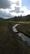 Le lac lors d'un étiage extrême.