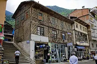 Anciennes maisons pontiques de Katochori en Turquie.