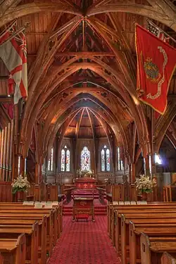 Intérieur d'une église : mappage ton local d'une image HDR.