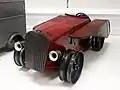 Vieille voiture jouet en étain.