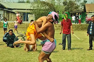 Le Mukna (en) est une forme folklorique de lutte dont des démonstrations ont lieu à diverses occasions telles que les fêtes, les foires…