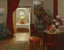 Interieur mit festlich gedecktem Tisch