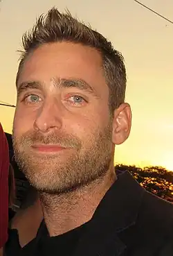 Oliver Jackson-Cohen interprète Peter Quint