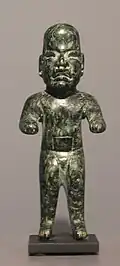Figurine olmèque en jade.