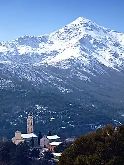 L'église Saint-Nicolas et le San Parteo.