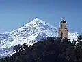 Clocher de l'église Saint-Nicolas et le San Parteo.
