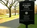 Le panneau d'entrée d'Olmsted Park