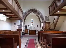 Vue intérieure de la nefvers le chœur.