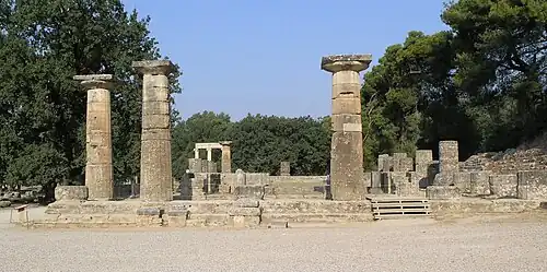 Vestiges du temple d'Héra à Olympie.
