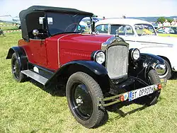 Opel 4 PS rouge.
