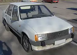 Opel Corsa LS quatre portes (1985–1987)