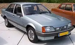 Opel Rekord 2.3 Diesel avec la bosse typique sur le capot