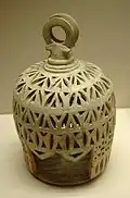 Lanterne ajourée, céramique argileuse à décor découpé et incisé, IXe – Xe&nbsp;siècle, Nishapur (Tepe Madraseh), Iran, Metropolitan Museum of Art