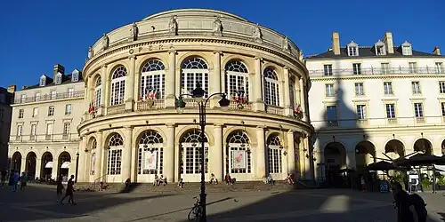 Le théâtre et opéra.